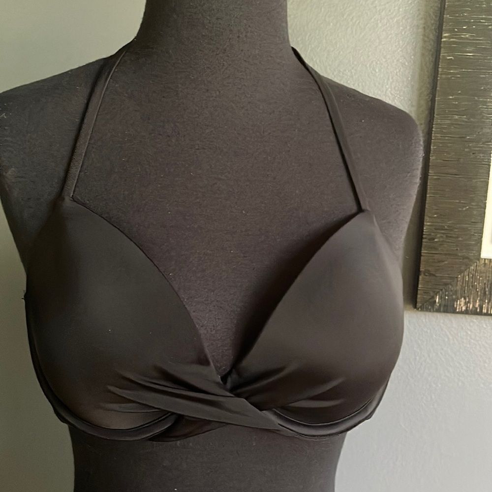 Shade & Shore black lightly lined underwire twist center halter tie bikini top
